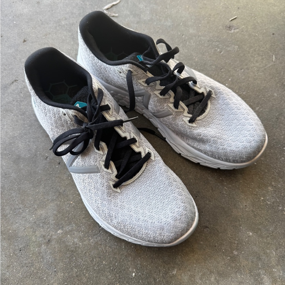 New Balance Men's White and Black Fresh Foam Beacon
